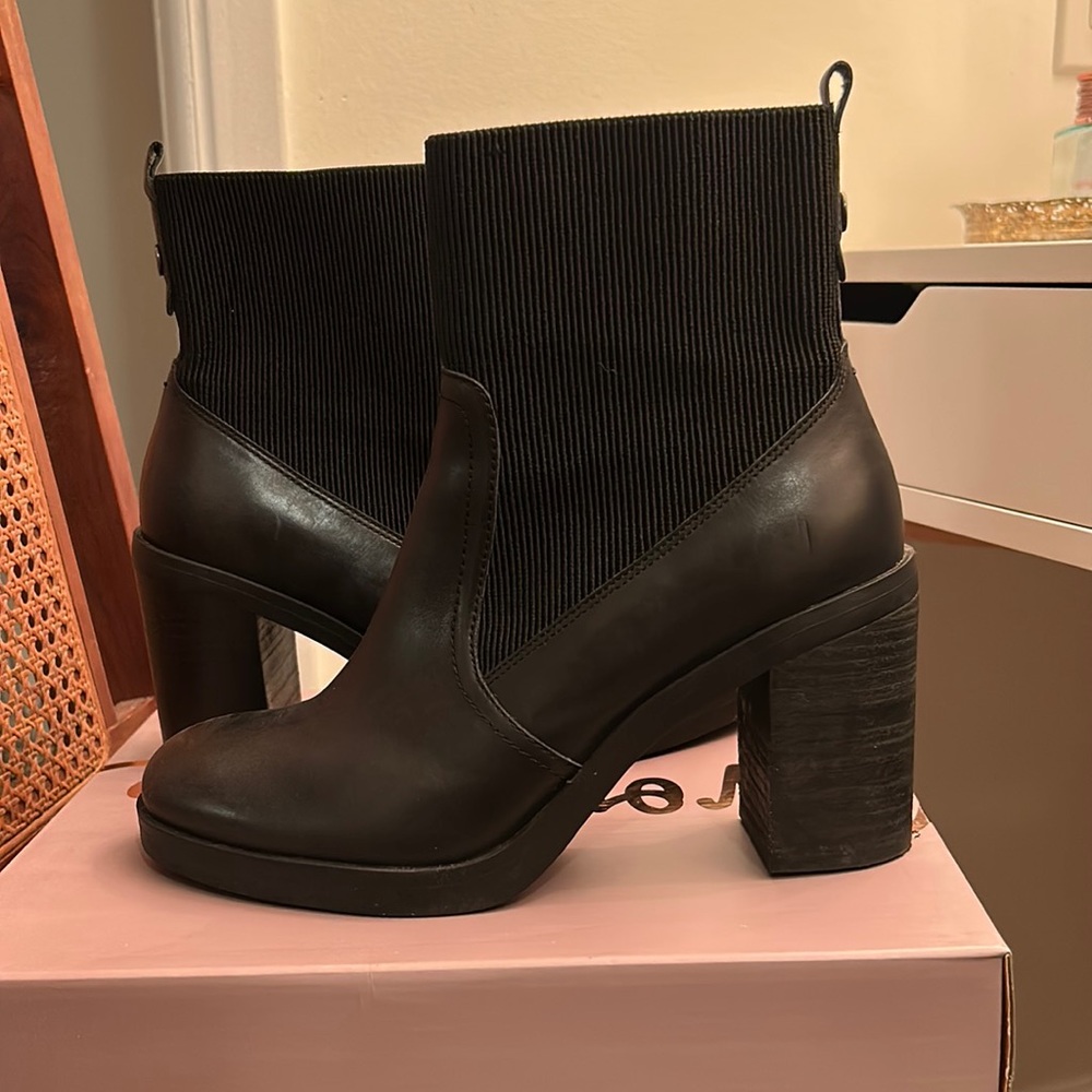 Crown Vintage Size 9 Black Heel Boots